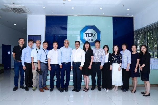 上海市藥監局聞大翔局長一行調研TüV南德