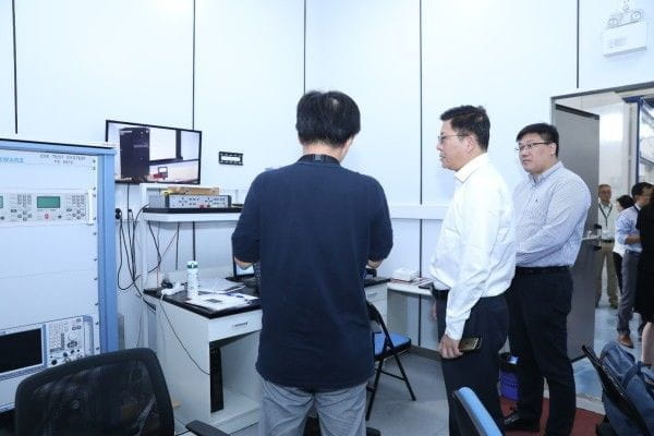 上海市藥監局聞大翔局長一行參觀TüV南德上海測試中心實驗室
