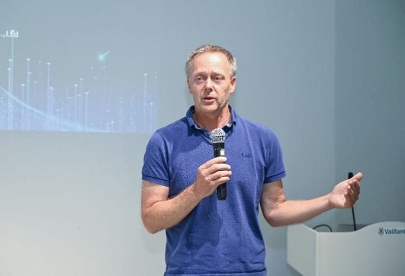 威能Thomas Kupka講話