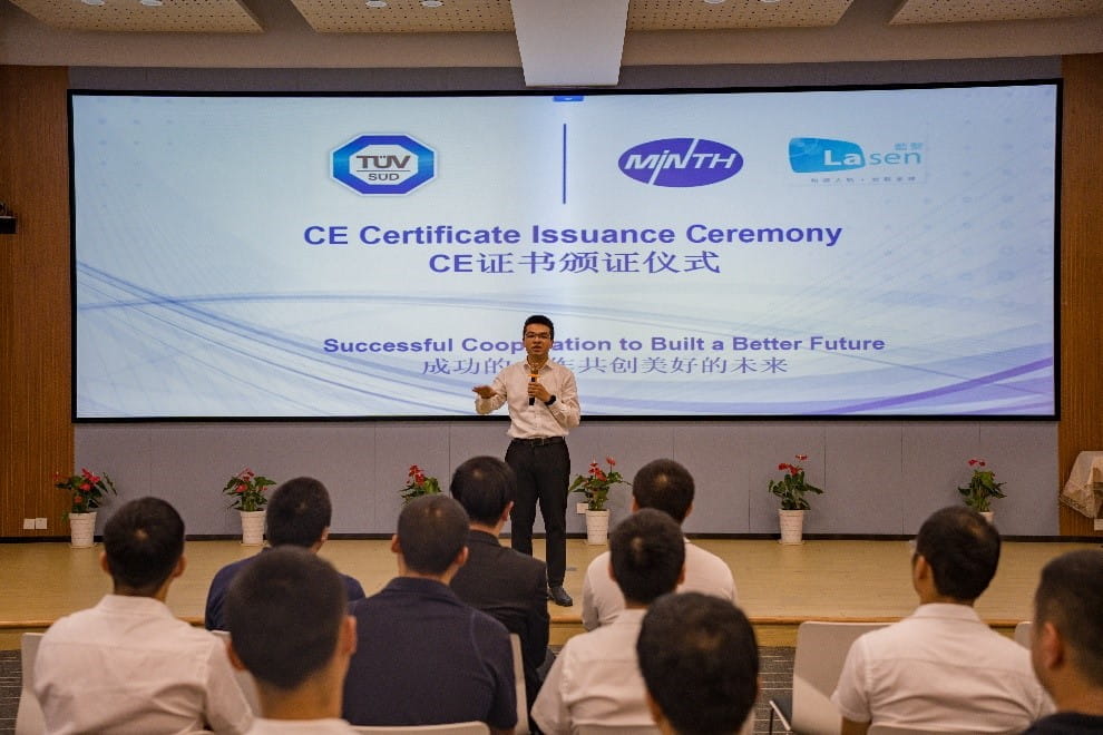 李鑫侃代表寧波藍圣發言