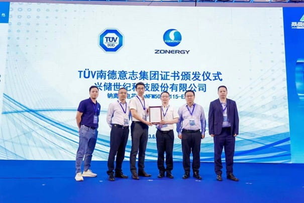 TüV南德與興儲世紀雙方代表合影留念