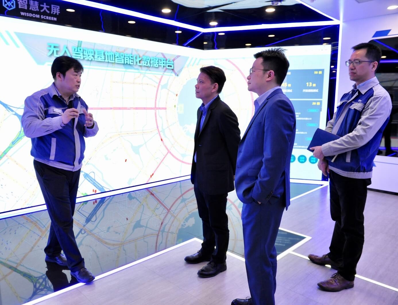 TüV南德參觀并了解上海汽檢重點實驗室